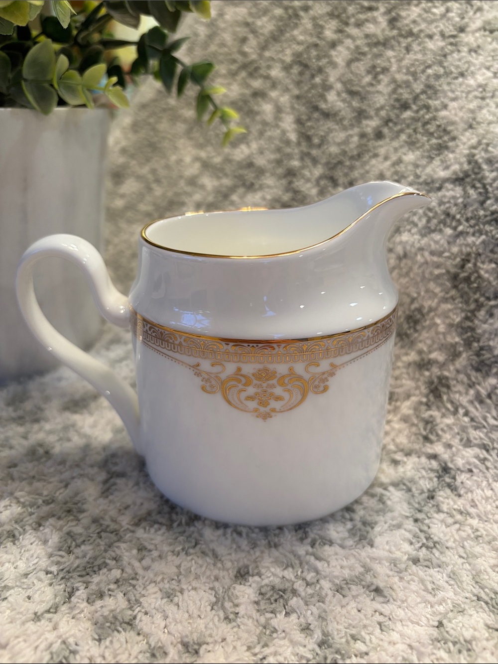 Elegant Oneida White & Gold Filigree Bone China Creamer NWT Michelangelo